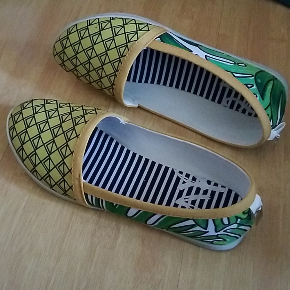 dv8 by Dolce Vita Pineapple Print Flats